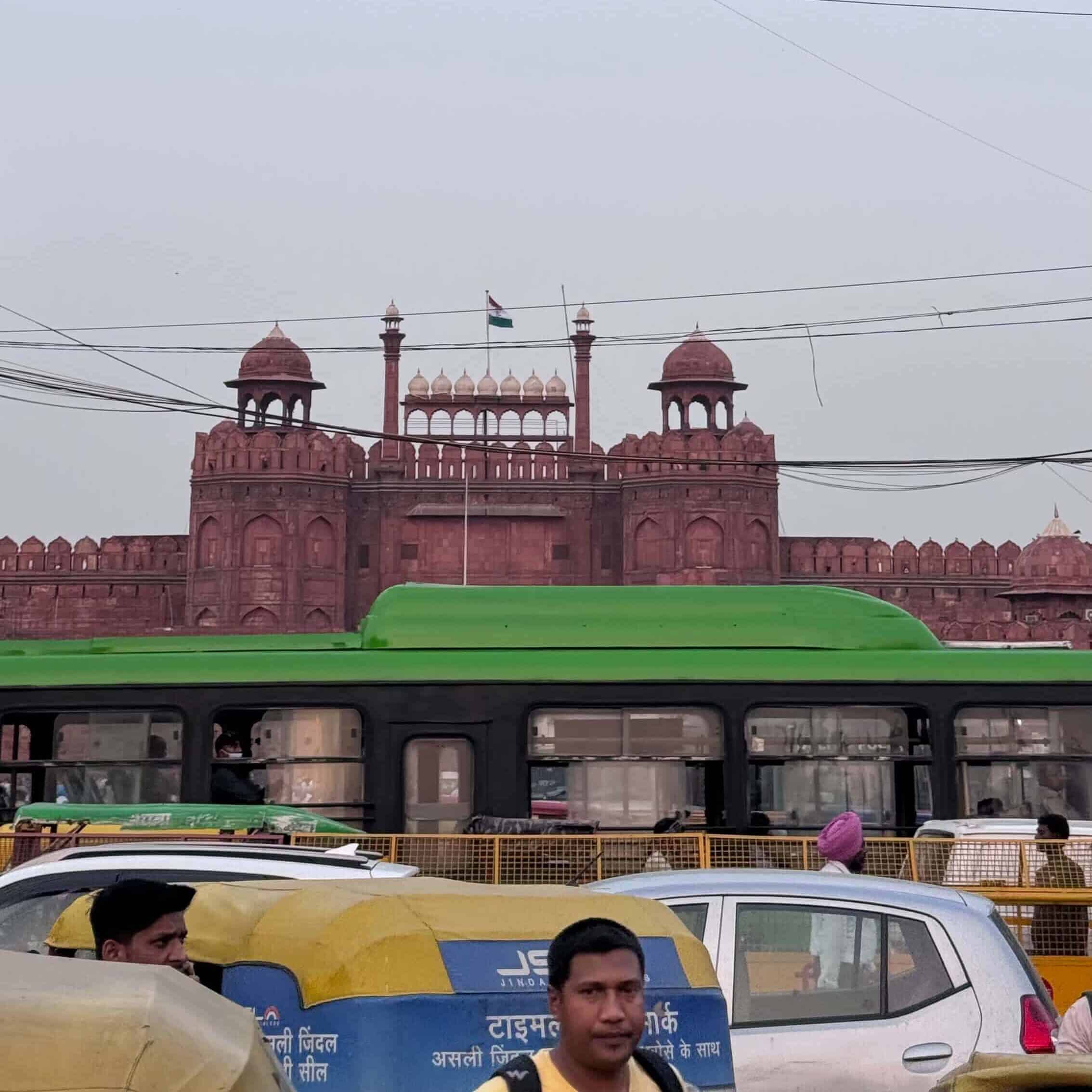 Show a sight of Delhi Red fort in Delhi
