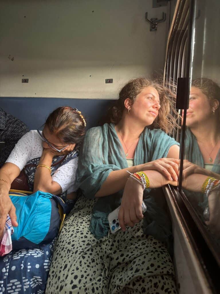 Travelling solo in India: Lady sleeping in women's shoulders on an Indian Train